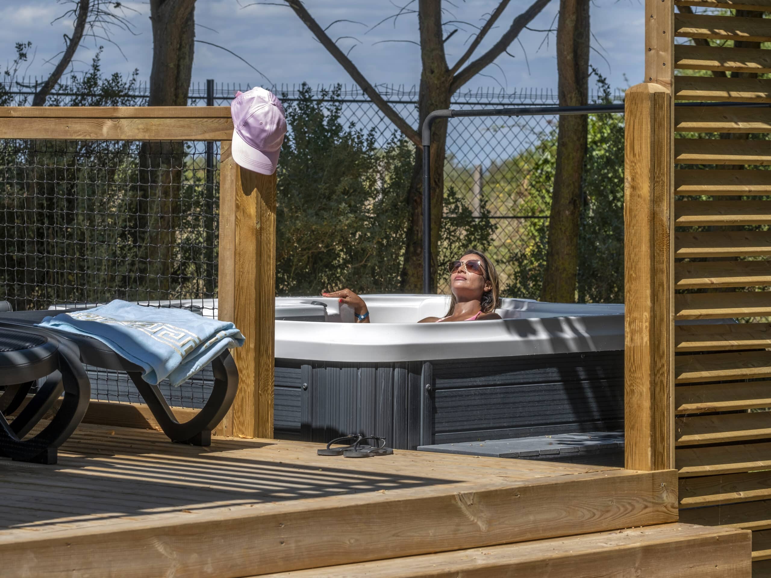 flower camping les ilates mobil home avec jacuzzi